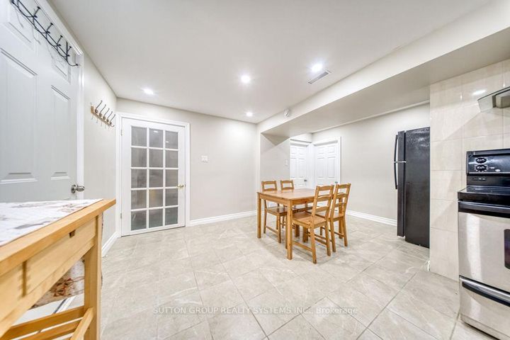 Photo 26 at 7205 Danton Promenade, Meadowvale, Mississauga