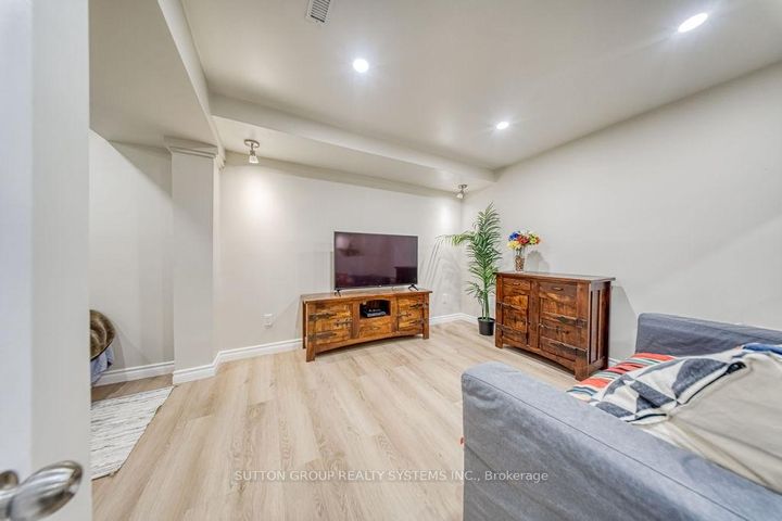 Photo 27 at 7205 Danton Promenade, Meadowvale, Mississauga