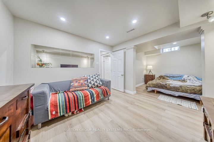 Photo 28 at 7205 Danton Promenade, Meadowvale, Mississauga