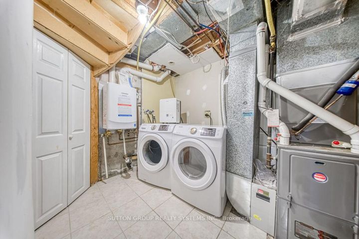 Photo 31 at 7205 Danton Promenade, Meadowvale, Mississauga