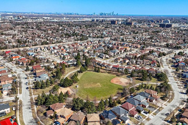 Photo 43 at 7205 Danton Promenade, Meadowvale, Mississauga