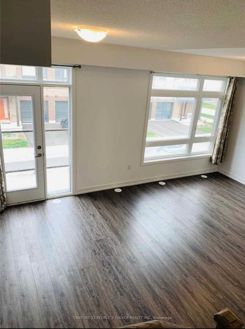 Photo 3 at 10 Tauton Street, Vaughan Grove, Vaughan