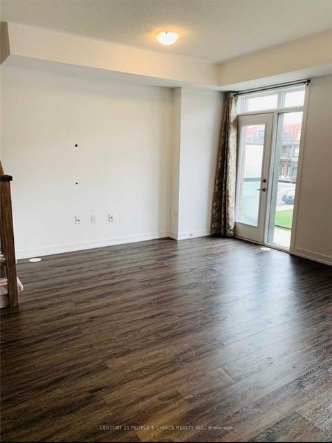 Photo 5 at 10 Tauton Street, Vaughan Grove, Vaughan