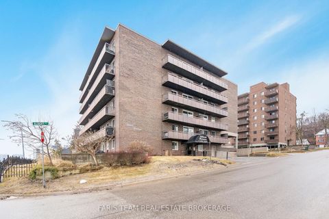 Photo 3 at 48 - 2 Albert Street, North Shore, Barrie