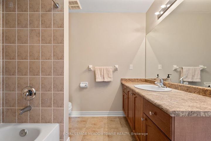 Photo 25 at 9 Black Bear Trail, Bram West, Brampton