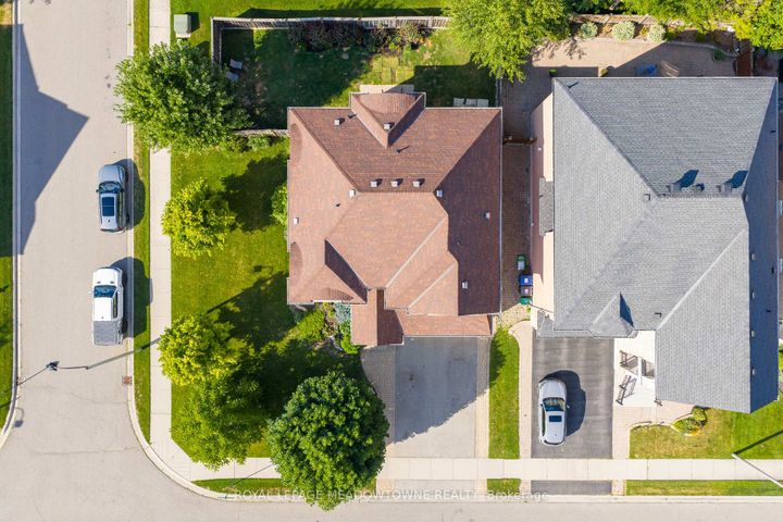 Photo 37 at 9 Black Bear Trail, Bram West, Brampton