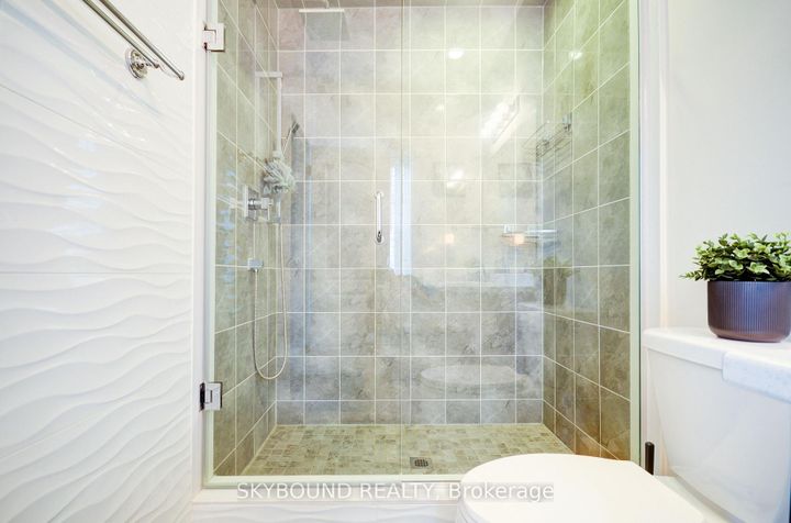 Photo 16 at 30 - 11 Alamode Road, Wellington, Brampton