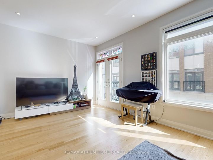 Photo 2 at 18 Teasel Way, Unionville, Markham