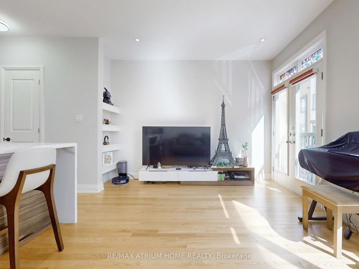 Photo 3 at 18 Teasel Way, Unionville, Markham