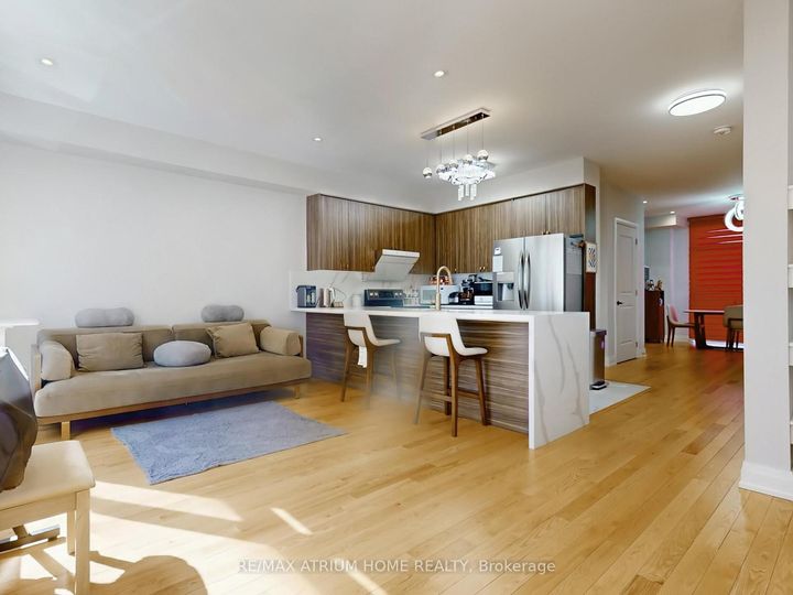 Photo 4 at 18 Teasel Way, Unionville, Markham