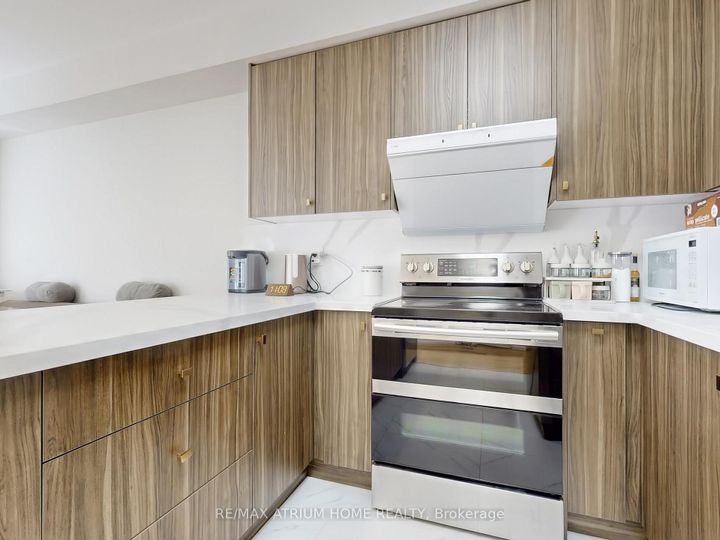 Photo 5 at 18 Teasel Way, Unionville, Markham