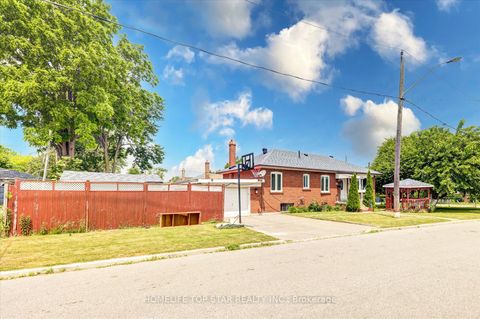 Photo 1 at 40 Lombardy Crescent, Kennedy Park, Toronto