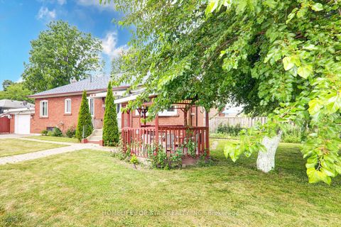 Photo 3 at 40 Lombardy Crescent, Kennedy Park, Toronto