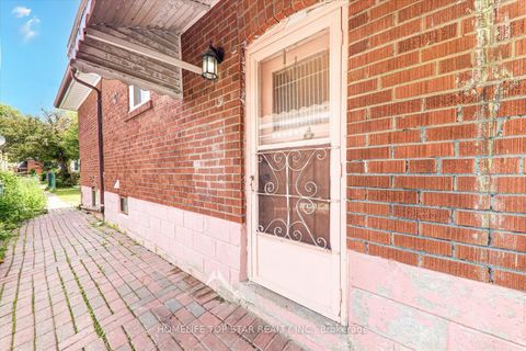 Photo 33 at 40 Lombardy Crescent, Kennedy Park, Toronto