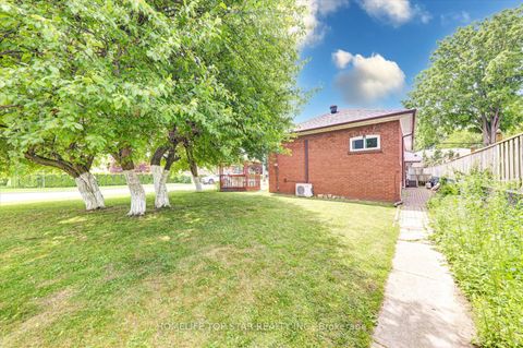 Photo 38 at 40 Lombardy Crescent, Kennedy Park, Toronto