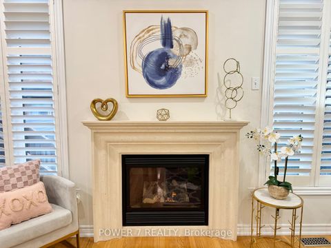 Photo 14 at 119 Gauguin Avenue, Patterson, Vaughan