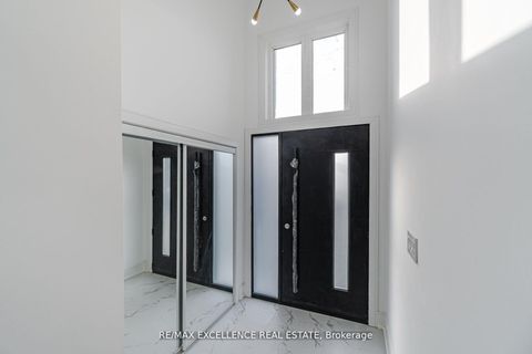 Photo 2 at 55 Renfield Street, Amesbury, Toronto