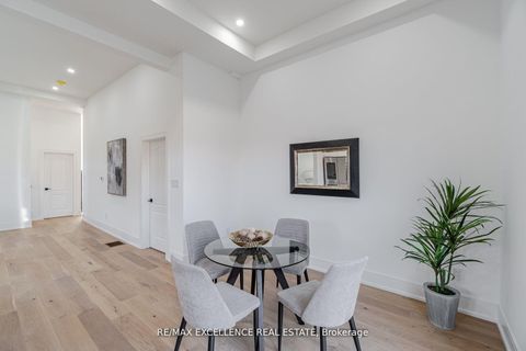 Photo 7 at 55 Renfield Street, Amesbury, Toronto