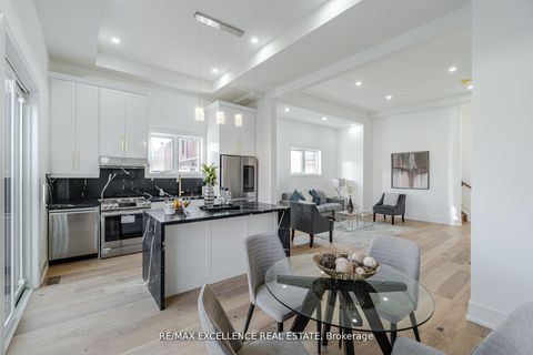 Photo 8 at 55 Renfield Street, Amesbury, Toronto