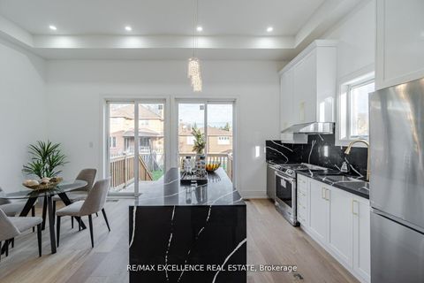 Photo 9 at 55 Renfield Street, Amesbury, Toronto