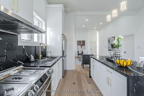 Photo 10 at 55 Renfield Street, Amesbury, Toronto