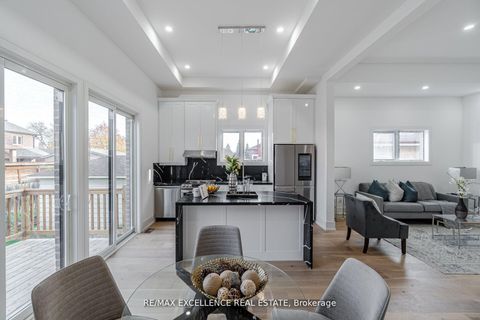 Photo 11 at 55 Renfield Street, Amesbury, Toronto