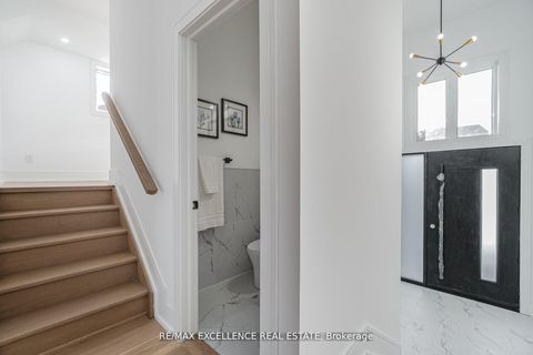 Photo 12 at 55 Renfield Street, Amesbury, Toronto