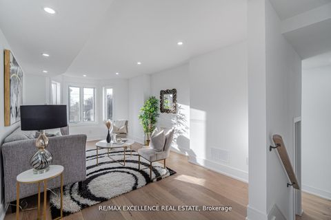 Photo 13 at 55 Renfield Street, Amesbury, Toronto