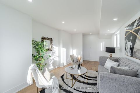 Photo 14 at 55 Renfield Street, Amesbury, Toronto