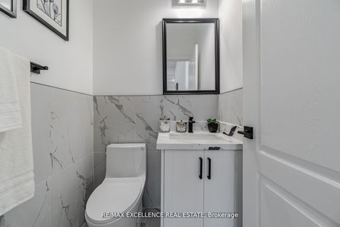 Photo 15 at 55 Renfield Street, Amesbury, Toronto