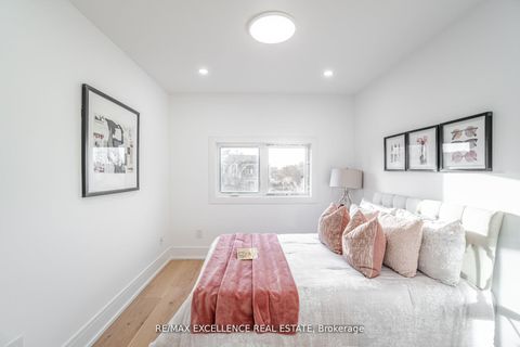 Photo 25 at 55 Renfield Street, Amesbury, Toronto