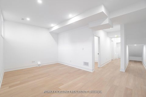 Photo 32 at 55 Renfield Street, Amesbury, Toronto