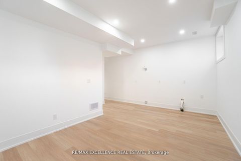 Photo 33 at 55 Renfield Street, Amesbury, Toronto