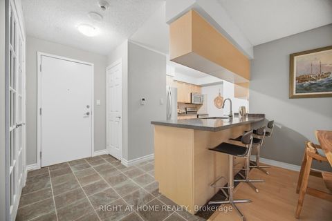 Photo 8 at 1418 - 3880 Duke Of York Boulevard, City Centre, Mississauga