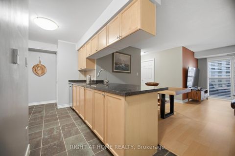 Photo 9 at 1418 - 3880 Duke Of York Boulevard, City Centre, Mississauga