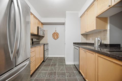 Photo 10 at 1418 - 3880 Duke Of York Boulevard, City Centre, Mississauga