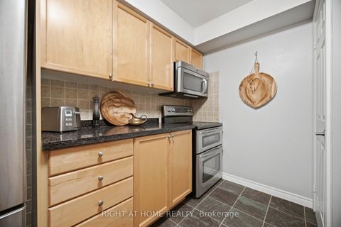 Photo 11 at 1418 - 3880 Duke Of York Boulevard, City Centre, Mississauga