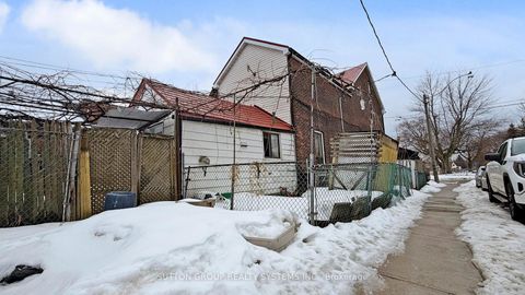 Photo 23 at 337 Perth Avenue, Junction, Toronto