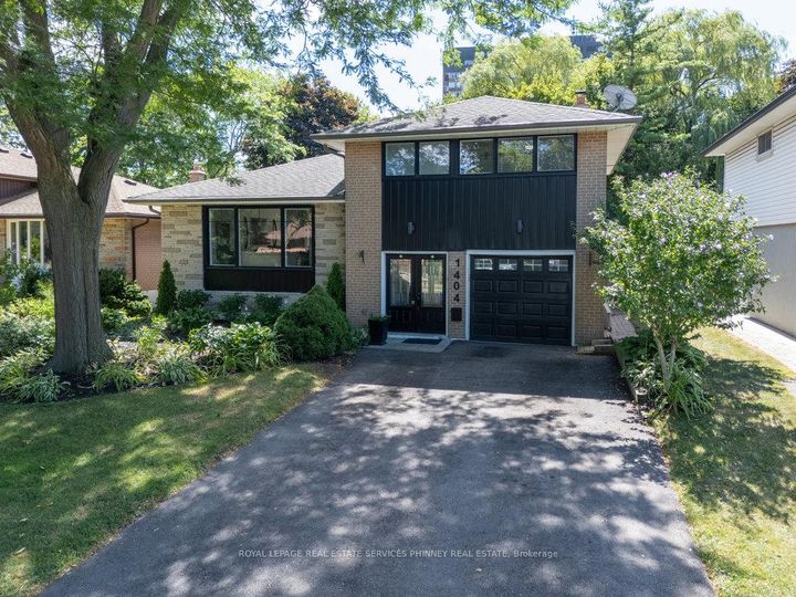 Photo 1 at 1404 Lewisham Drive, Clarkson, Mississauga