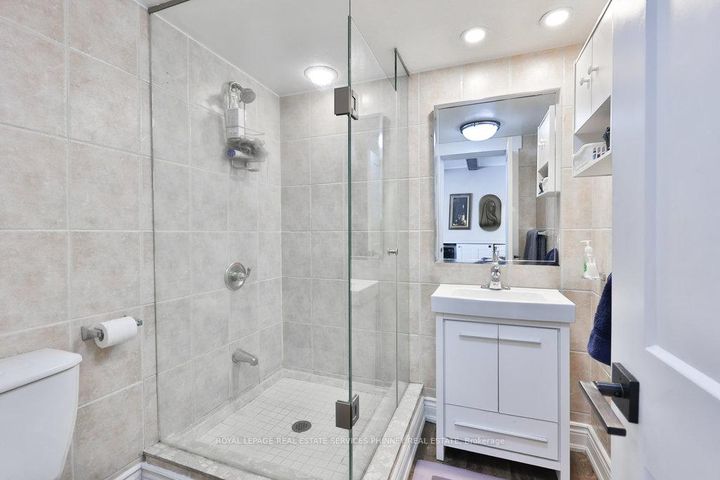 Photo 9 at 1404 Lewisham Drive, Clarkson, Mississauga