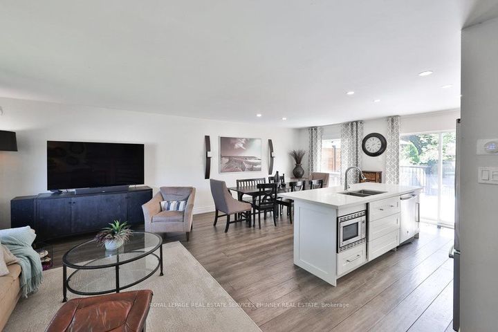 Photo 10 at 1404 Lewisham Drive, Clarkson, Mississauga