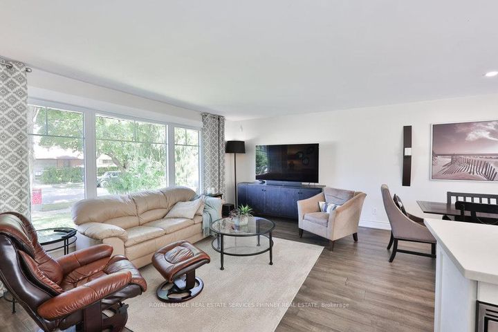 Photo 11 at 1404 Lewisham Drive, Clarkson, Mississauga