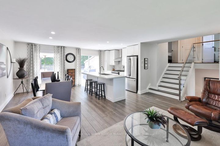 Photo 13 at 1404 Lewisham Drive, Clarkson, Mississauga