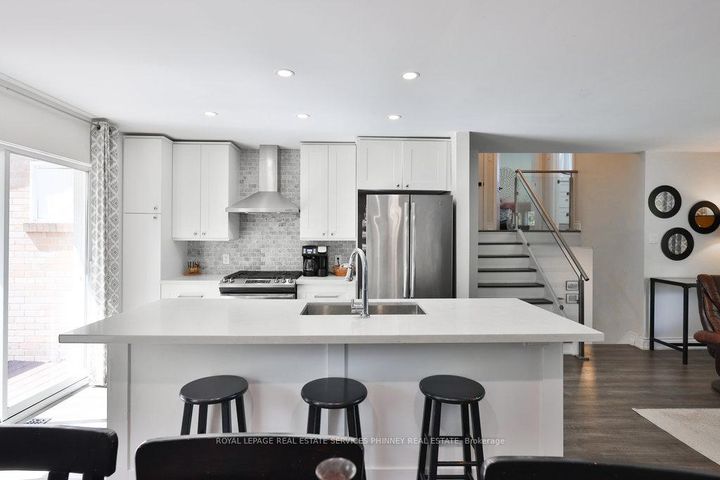 Photo 15 at 1404 Lewisham Drive, Clarkson, Mississauga