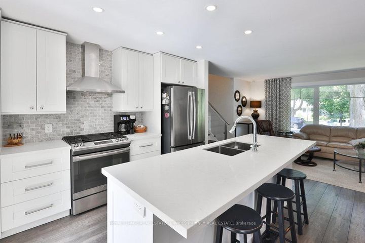 Photo 17 at 1404 Lewisham Drive, Clarkson, Mississauga