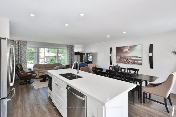 Photo 18 at 1404 Lewisham Drive, Clarkson, Mississauga