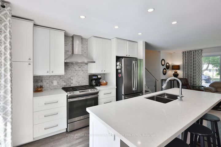 Photo 19 at 1404 Lewisham Drive, Clarkson, Mississauga