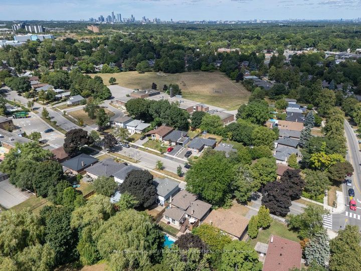 Photo 38 at 1404 Lewisham Drive, Clarkson, Mississauga