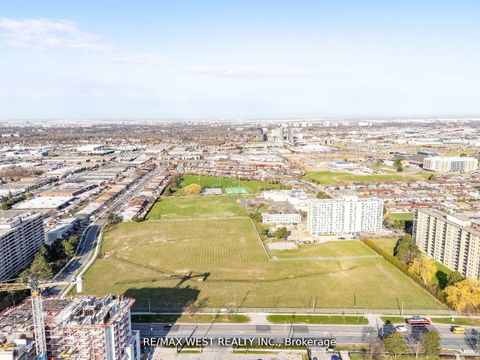 Photo 8 at 2800 Jane Street, Jane Heights, Toronto