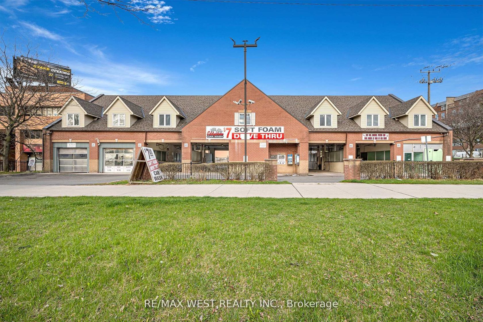 2800 Jane Street, Jane Heights, Toronto photo number 2